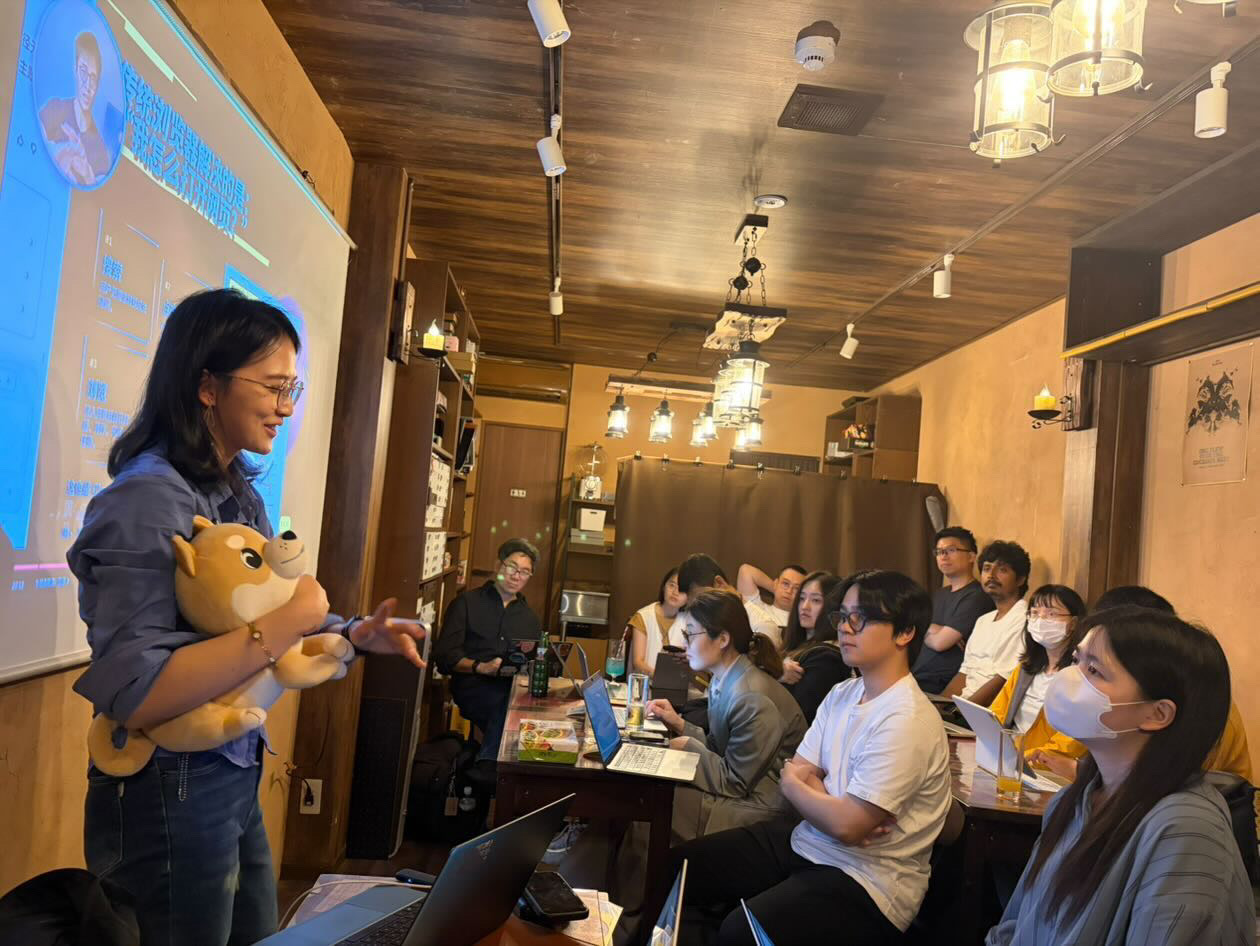 The hands-on workshop walked through an AI-powered PPT workflow from visual direction to editable deck refinement.